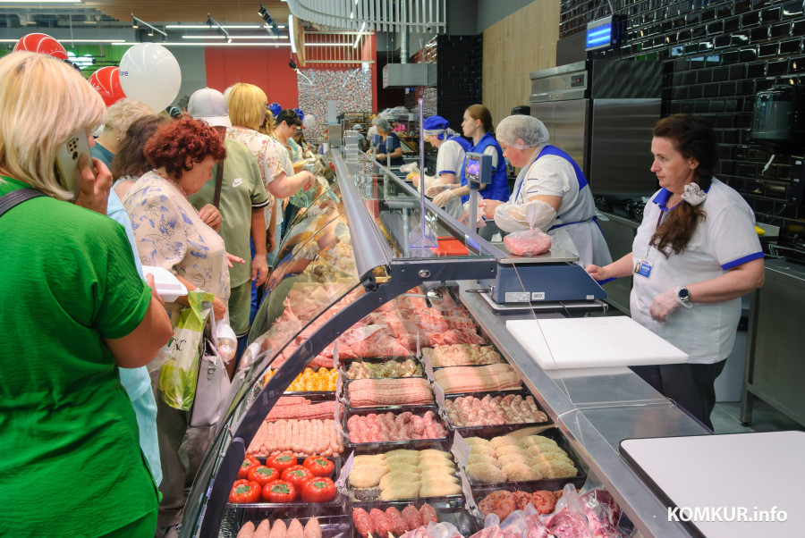 25.06.2026. Георгиевский проспект, Ленинский район, Бобруйск.Торжественное открытие торгового центра «Этажерка»
