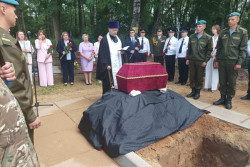 На Бобруйщине торжественно похоронили бойца, чьи останки «подняли» на прошлой неделе 