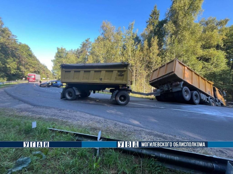 Под Осиповичами LADA въехала во встречный МАЗ: водитель погиб, 18-летняя пассажирка в реанимации 