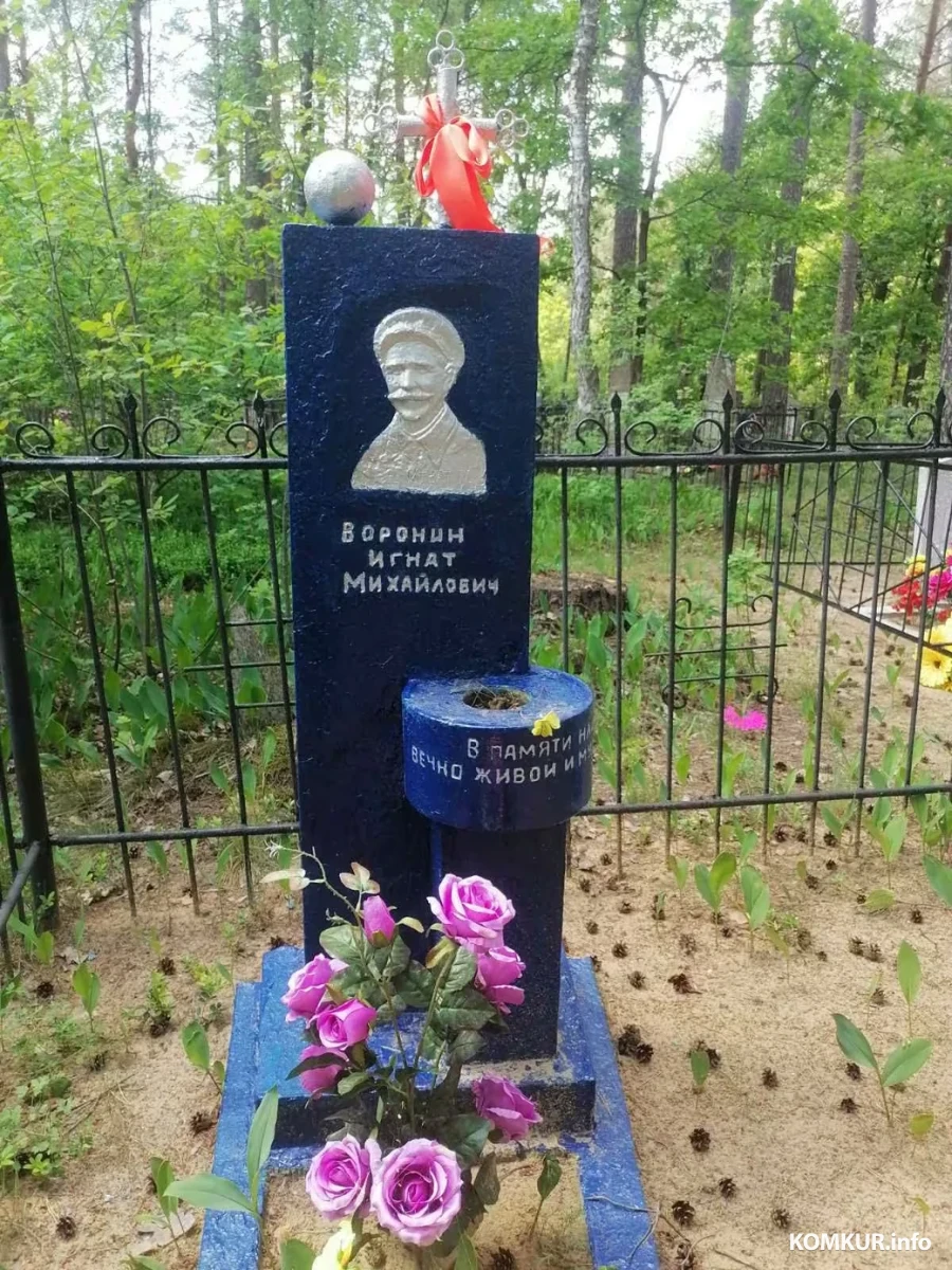 2026 г. Памятник отцу Игнат Воронин сделал своими руками.