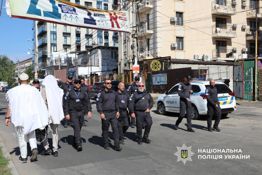 Израильские полицейские прибыли в Умань для усиления охраны правопорядка во время Рош га-Шана. Фото: Национальная полиция Украины.