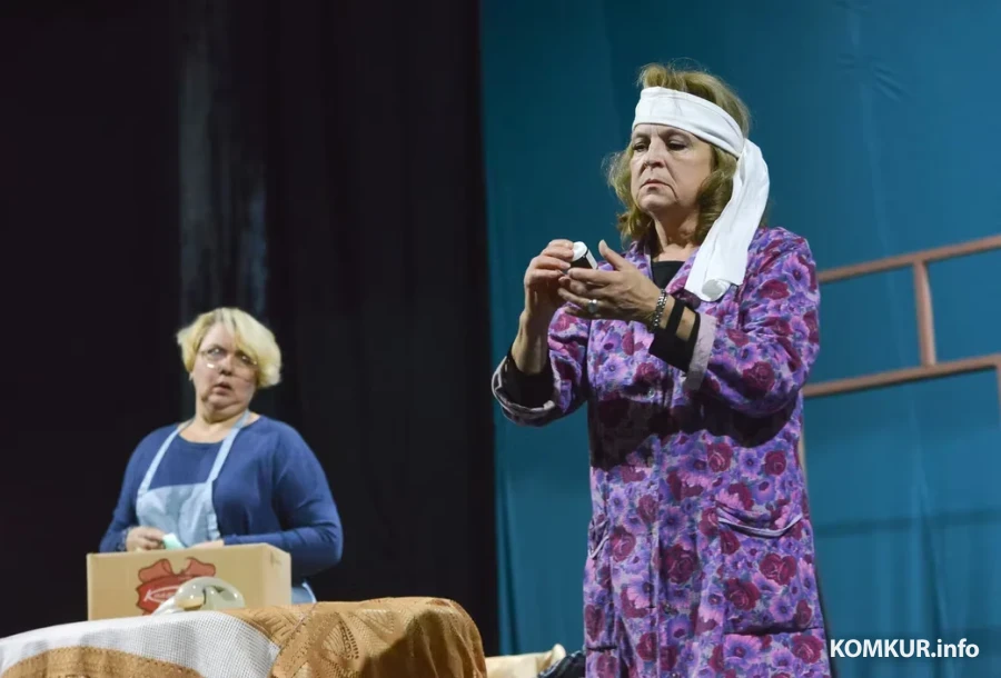 Алла Грахова и Татьяна Дорогобед в спектакле «Осторожно! Тётки!», 2018 год.