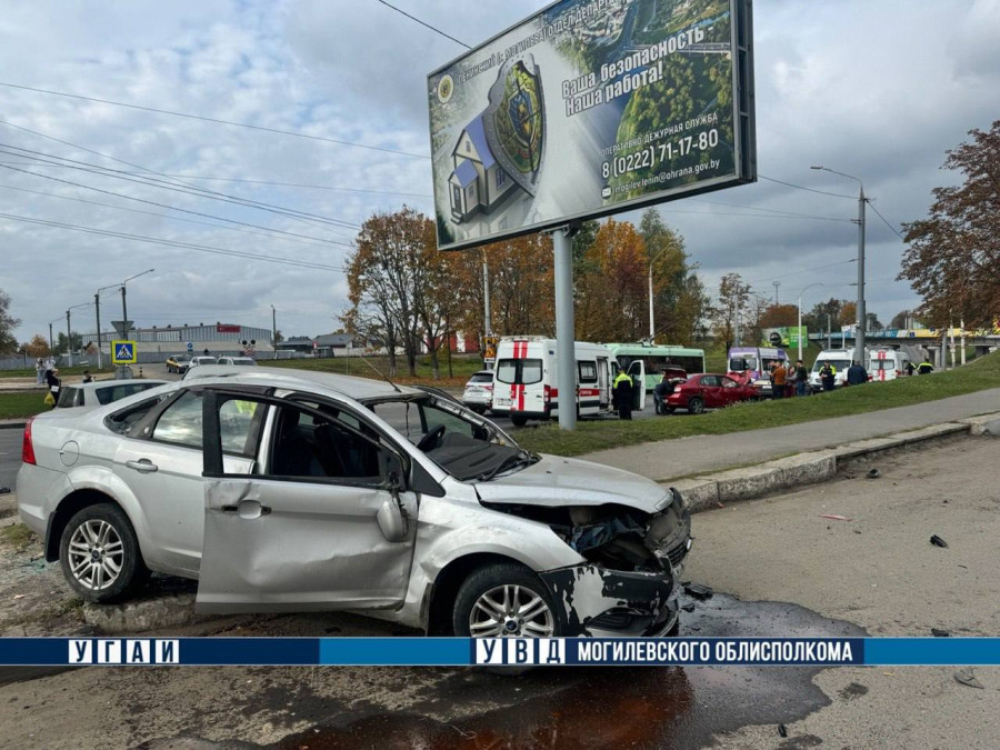 Две легковушки столкнулись в Могилеве: в больницу доставили четырех человек, в том числе двух детей