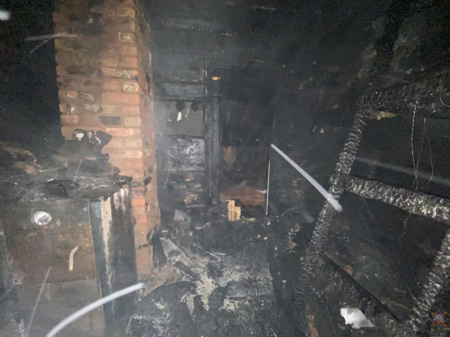В Кировском районе в деревне горел дом: огонь оставил его без крыши