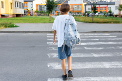 «Собираемся переезжать, а сын отказывается менять школу». Комментирует психолог