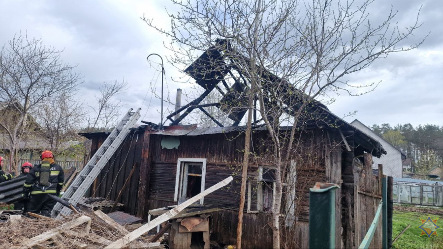 В Могилеве женщина хотела сжечь мусор на даче и осталась без дома