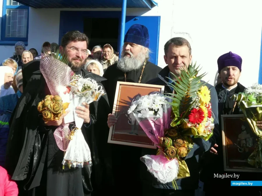 2015, Кировск. Епископ Бобруйский и Быховский Серафим, протоиерей Димитрий Первий, председатель Кировского райисполкома Александр Бутарев, протоиерей Сергий Коровинский