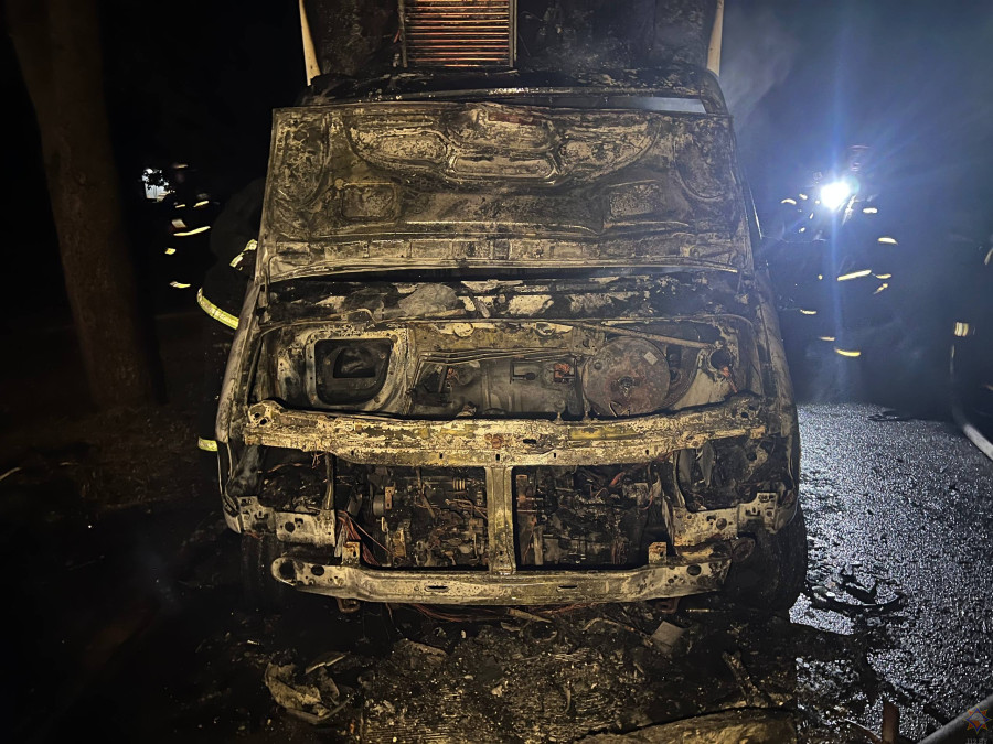 В Бобруйске на Кирова горел автомобиль. Люди не пострадали