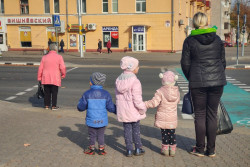 Когда и куда обращаться за назначением семейного капитала, напомнили в Минтруда