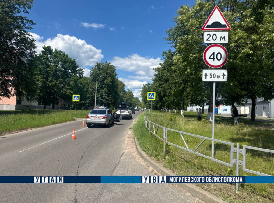 В Бобруйске автомобиль на нерегулируемом пешеходном переходе сбил 10-летнюю велосипедистку