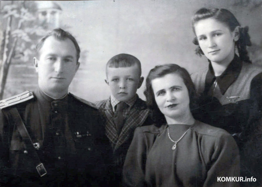 Леонид Антонович и Тамара Акимовна Казаки со своими детьми Ариадной и Аскольдом.