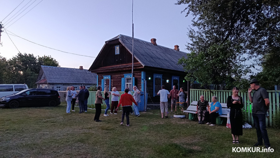 Возвращение легенды. Сельская дискотека в Зеленковичах опять собрала людей со всей страны