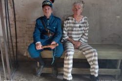 «Ян Цапник, который играл дядюшку Мокуса, в соседней камере «сидел»». В Бобруйске снимали «Фунтика»
