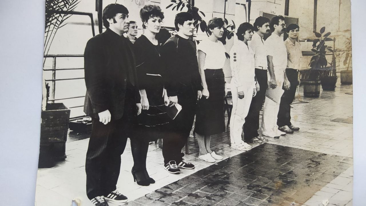 Июль 1976 года. Один из первых соревнований по плаванию в плавательном бассейне "ШИННИК". Федор Григорьевич Скороход - первый слева.