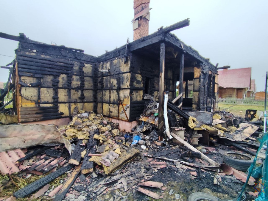 В Шкловском районе на пожаре погибли супруги. В последний момент они успели спасти своего 2-летнего внука