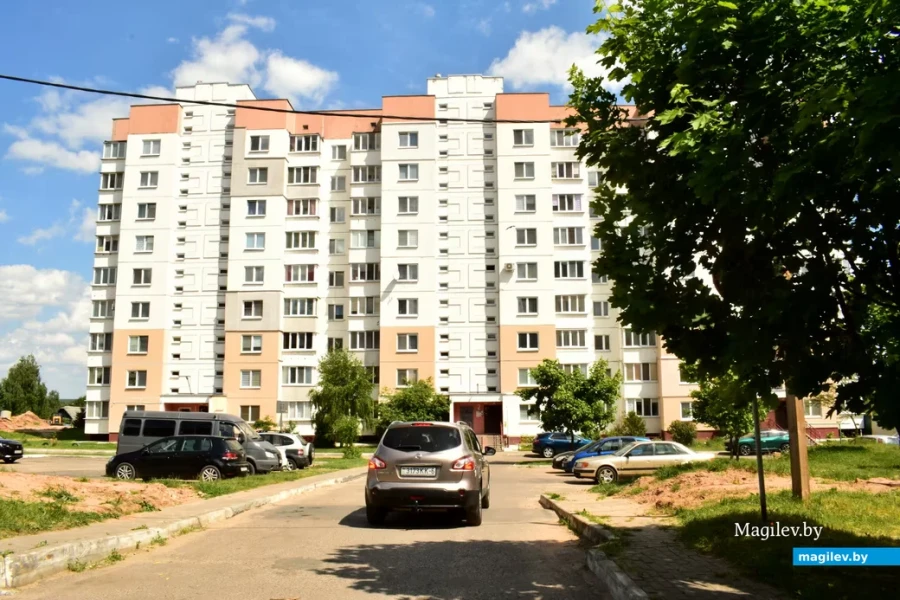 5.06.2026, Бобруйск. Пока единственный долгий подъезд к дому пр-д Звёздный,1 – через много дворов