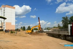 В Бобруйске строят новый дом, ко второму наконец-то можно будет подъехать