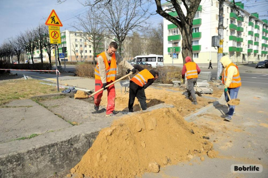 В Бобруйске ремонтируют тротуары. Фото: bobrlife.by