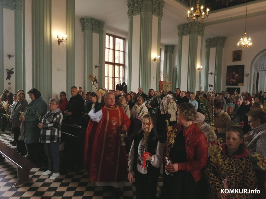 У бабруйскім касцёле адзначылі Вербную-Пальмовую нядзелю: фотафакт 