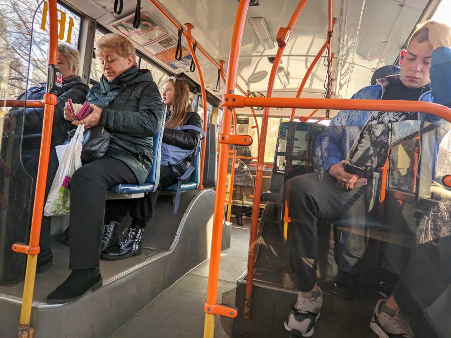 «Почему должен страдать весь автобус из-за того, что кто-то не воспитывает детей?» Отвечаем на вопрос читательницы