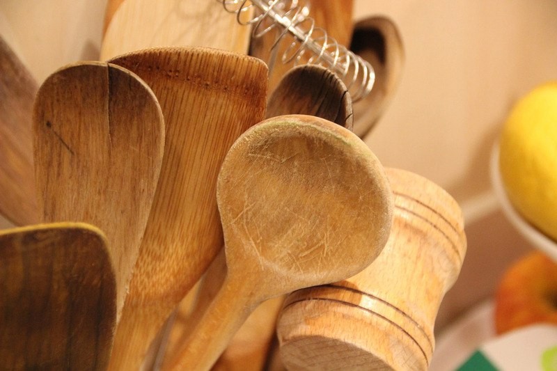 Зачем варить деревянные лопатки и скалки: разумная причина