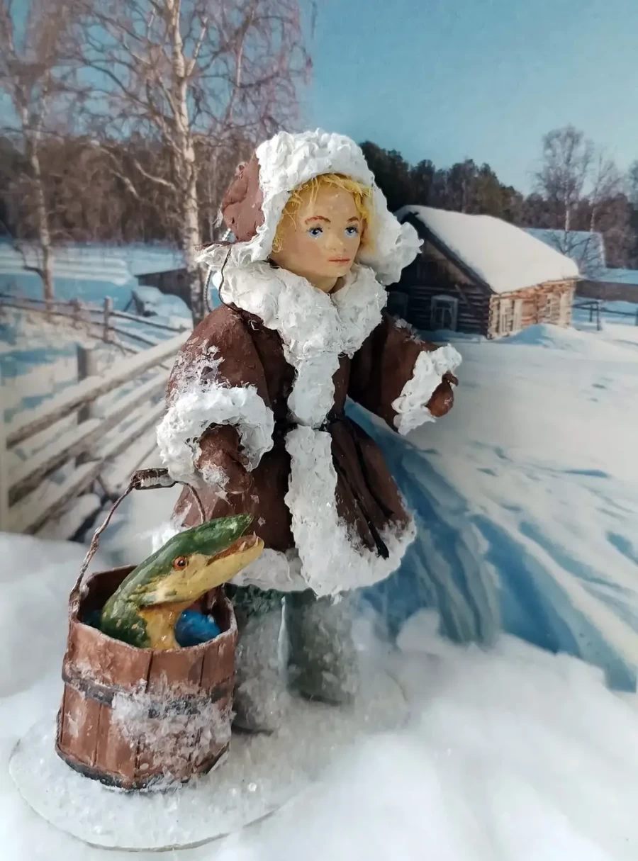 Игрушка из ваты, сделанная руками мастерицы Валентины Володько. Обратите внимание на щуку в ведре.