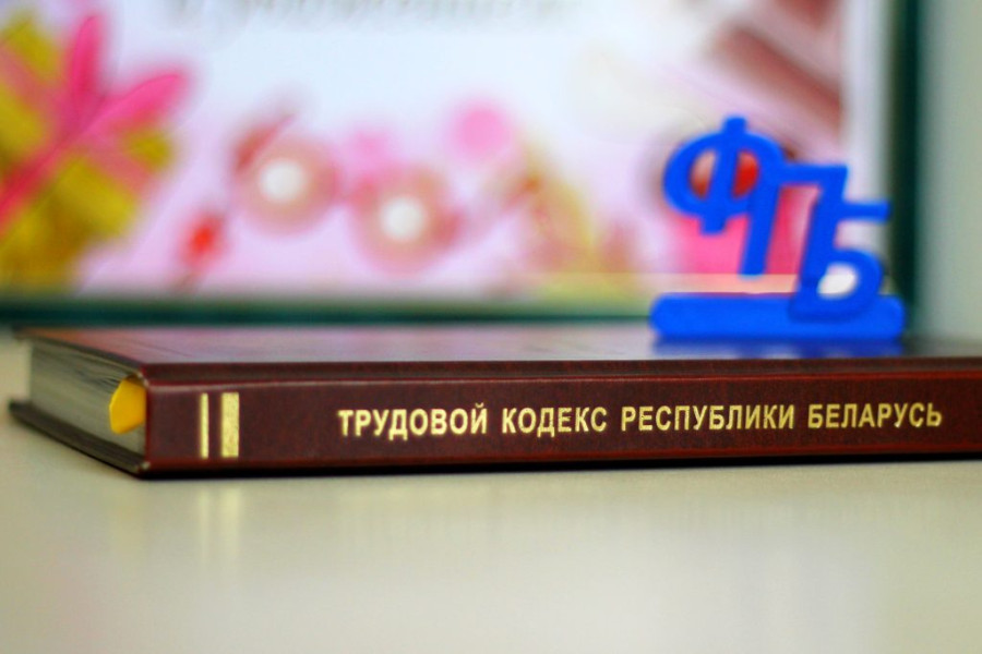 Какие случаи подпадают под изменение существенных условий труда и положена ли денежная компенсация в случае увольнения по этой причине? Узнали