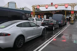 Почти 3 тысячи легковых авто стоят на границе с Польшей: очереди продолжают расти