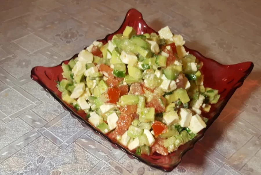 Готовим сами. Салат из авокадо с помидорами