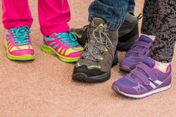 Как выбрать качественную обувь для ребенка: 4 главных критерия