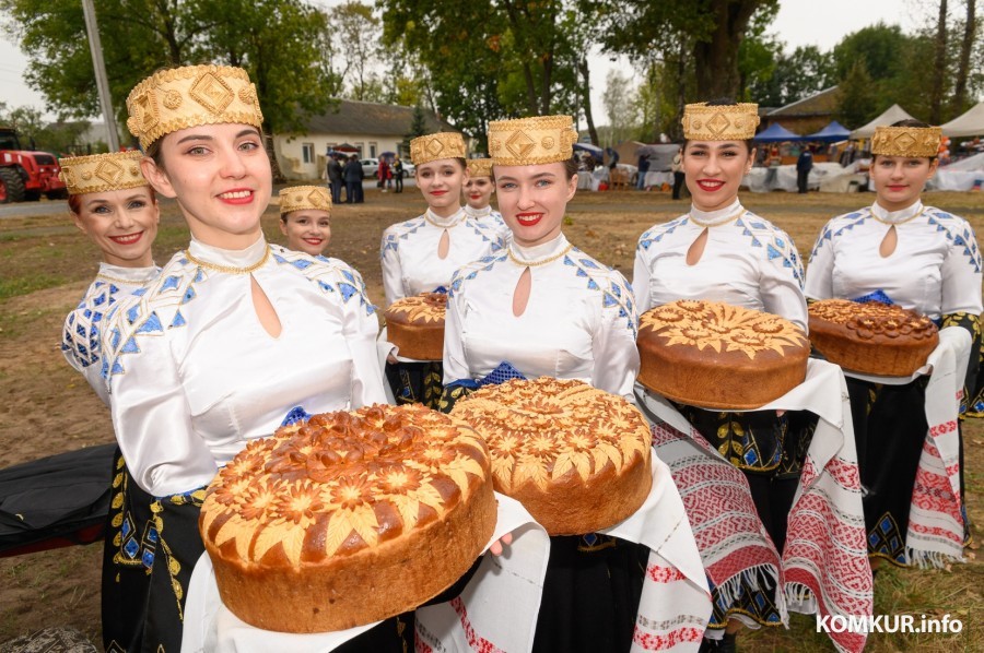 «Дожинки-2024» прошли в агрогородке Ленина Бобруйского района: наш фоторепортаж