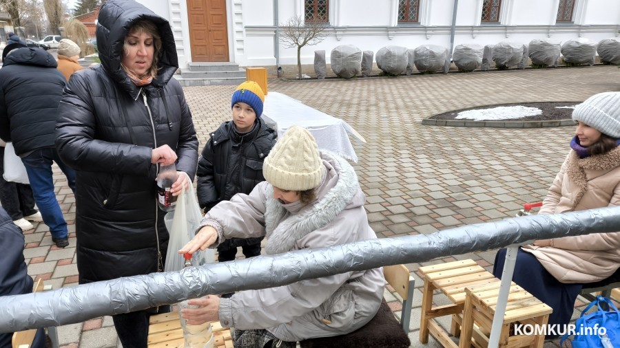 За крещенской водой. Наш фоторепортаж из Свято-Георгиевского храма (видео)