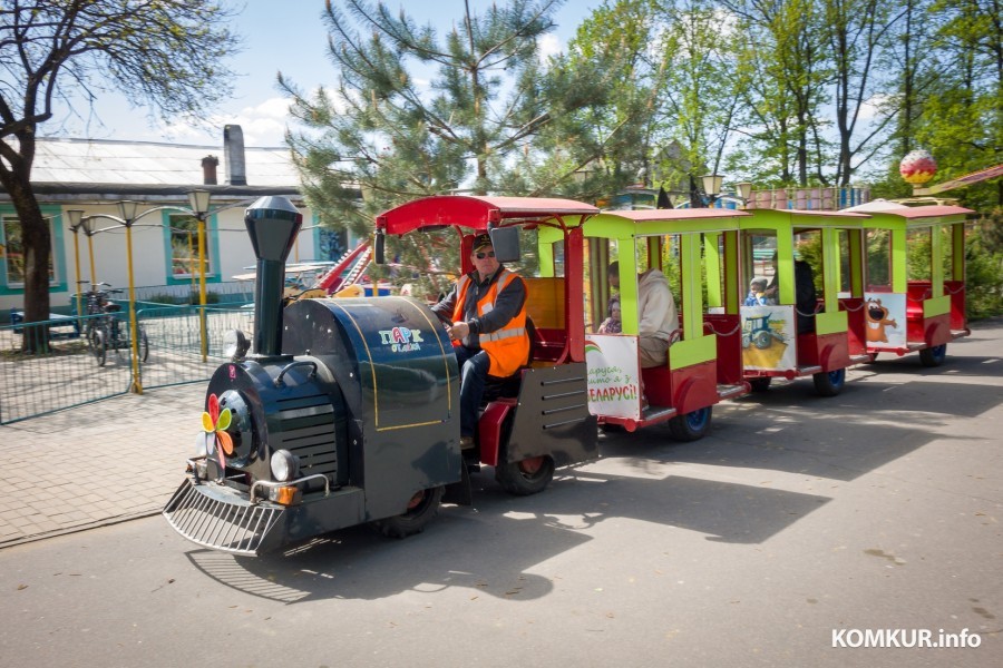 Бобруйский городской парк открыл сезон аттракционов. Фоторепортаж