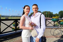 «С ним я чувствую уверенность и полную защиту». Свадебная пара недели в Могилеве